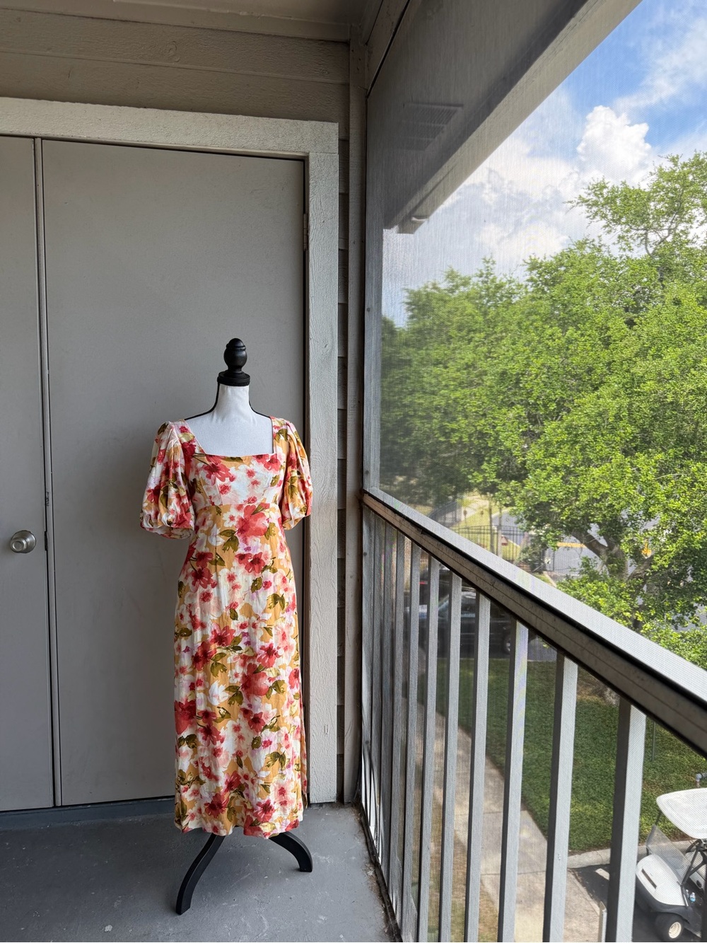 Moon River Floral Puff-Sleeve Maxi Dress in Cream and Pink